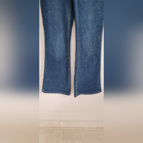 No Boundaries Juniors' Low Rise Extended Tab Flare Jeans, Sz 5 - Picture 8 of 13